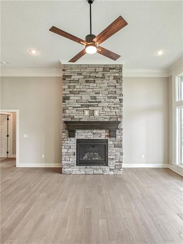 9323 Pickering Street, Lenexa, KS 66227