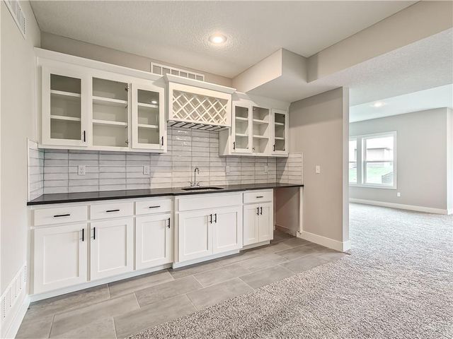 9323 Pickering Street, Lenexa, KS 66227