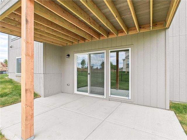 9323 Pickering Street, Lenexa, KS 66227