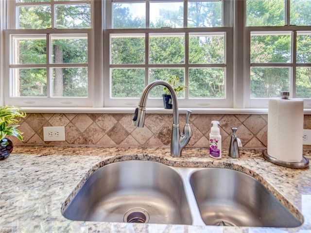 601 Coral Water CT, Chesapeake, VA 23322