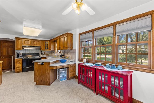 1636 S Triangle AVENUE, New Berlin, WI 53151
