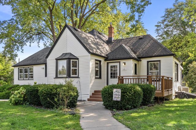 1636 S Triangle AVENUE, New Berlin, WI 53151