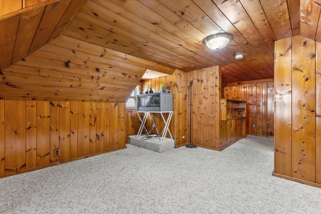 1636 S Triangle AVENUE, New Berlin, WI 53151