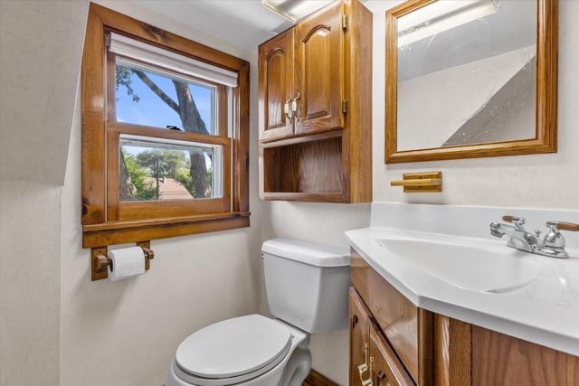 1636 S Triangle AVENUE, New Berlin, WI 53151
