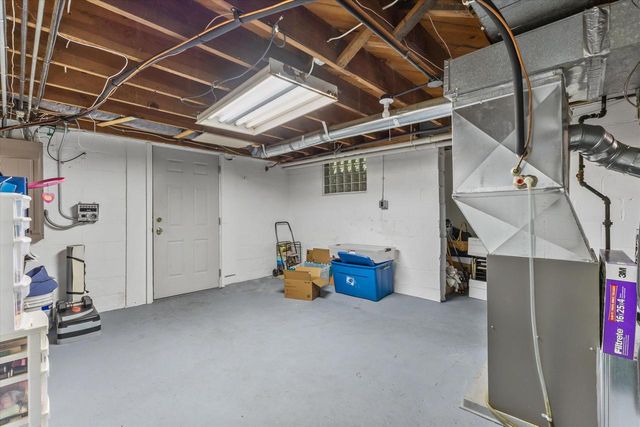 1636 S Triangle AVENUE, New Berlin, WI 53151