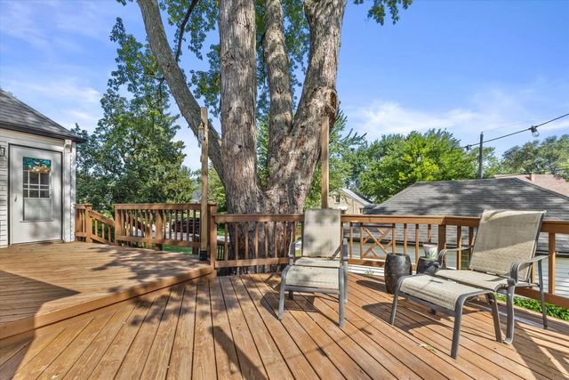 1636 S Triangle AVENUE, New Berlin, WI 53151