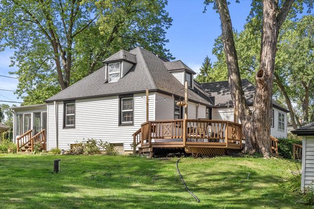 1636 S Triangle AVENUE, New Berlin, WI 53151