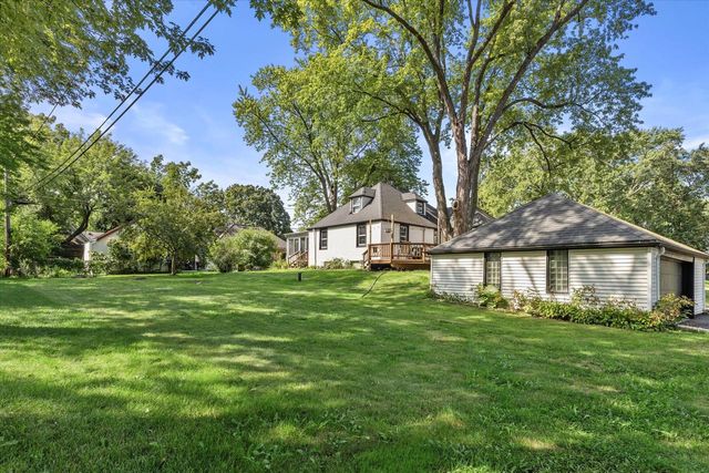 1636 S Triangle AVENUE, New Berlin, WI 53151