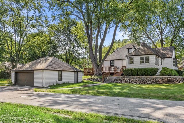 1636 S Triangle AVENUE, New Berlin, WI 53151