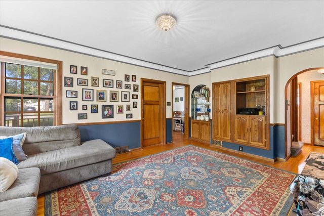 1636 S Triangle AVENUE, New Berlin, WI 53151