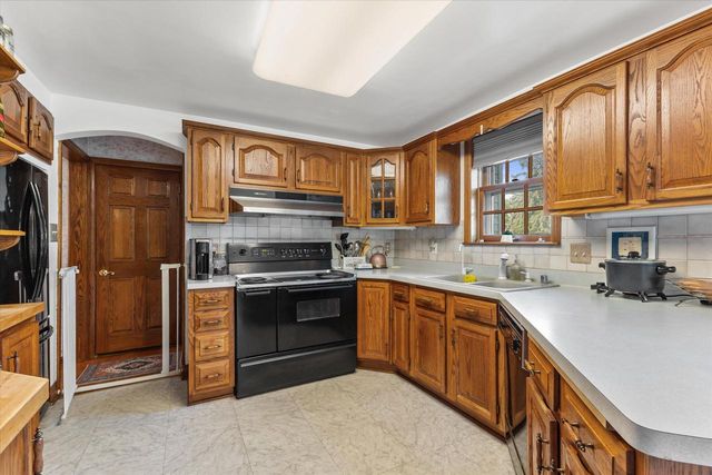 1636 S Triangle AVENUE, New Berlin, WI 53151