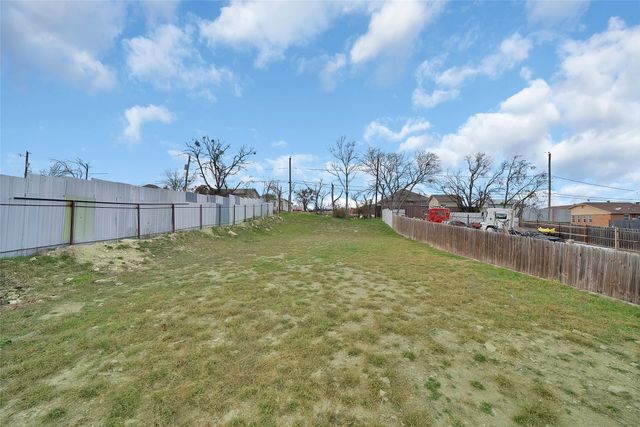 2909 Pearl Avenue, Fort Worth, TX 76106