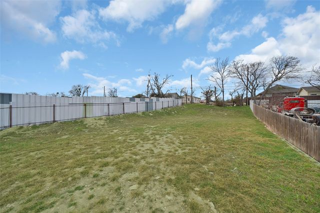 2909 Pearl Avenue, Fort Worth, TX 76106