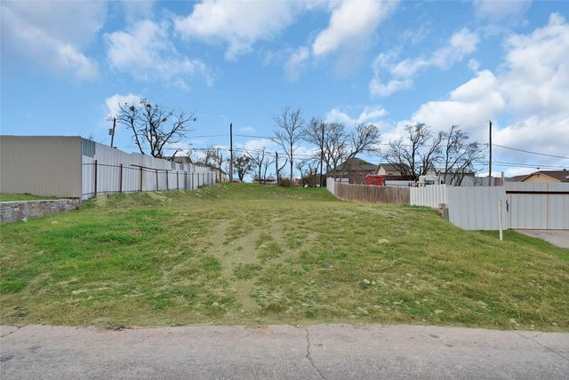 2909 Pearl Avenue, Fort Worth, TX 76106