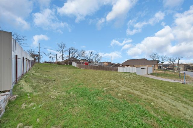 2909 Pearl Avenue, Fort Worth, TX 76106