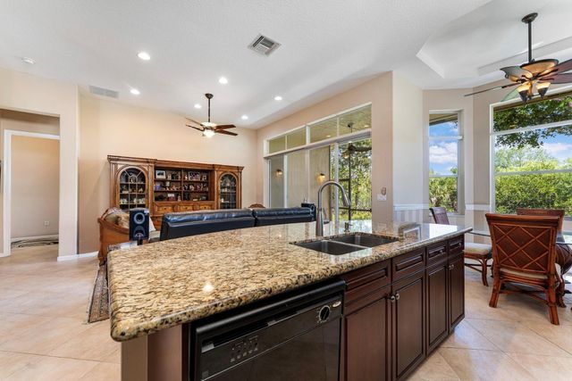 1914 Via Castello, Wellington, FL 33411