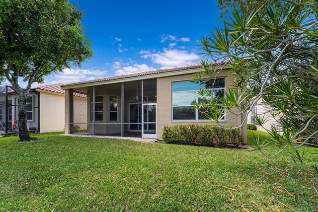 1914 Via Castello, Wellington, FL 33411