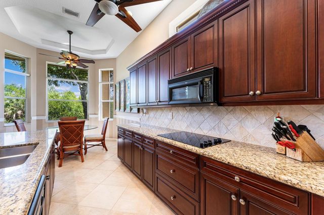 1914 Via Castello, Wellington, FL 33411