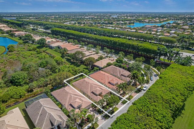 1914 Via Castello, Wellington, FL 33411