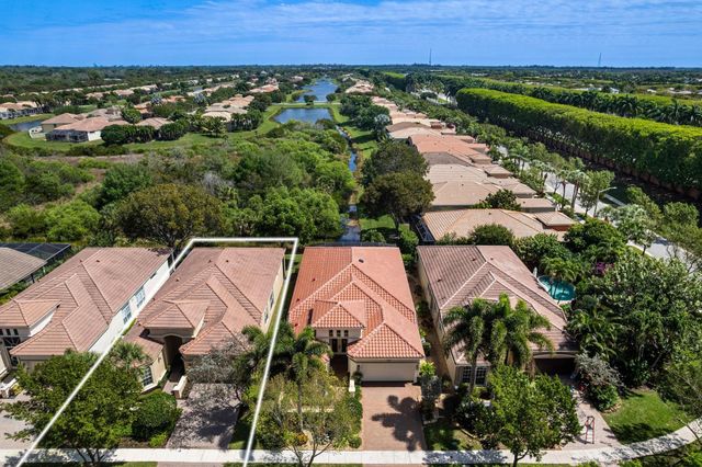 1914 Via Castello, Wellington, FL 33411