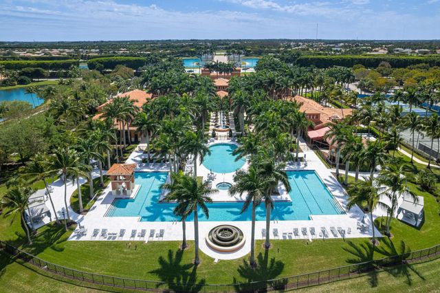 1914 Via Castello, Wellington, FL 33411