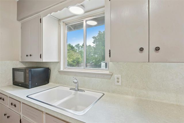 7000 Miranda DR, Austin, TX 78752