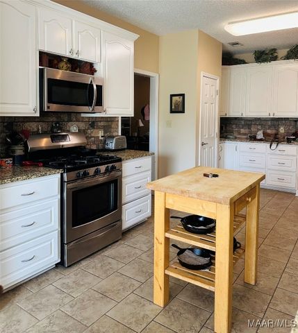 258 Ocmulgee Drive, Valley Grande, AL 36701