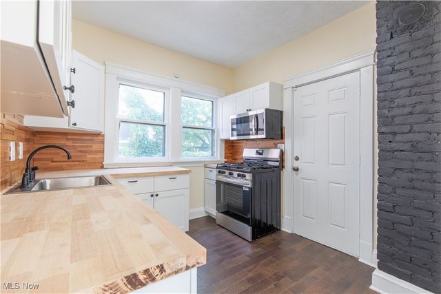 9800 Parmelee Avenue, Cleveland, OH 44108