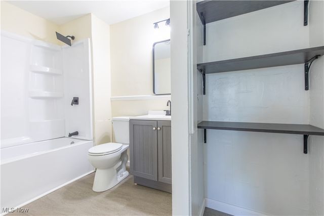 9800 Parmelee Avenue, Cleveland, OH 44108