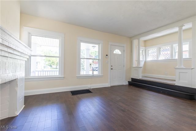 9800 Parmelee Avenue, Cleveland, OH 44108