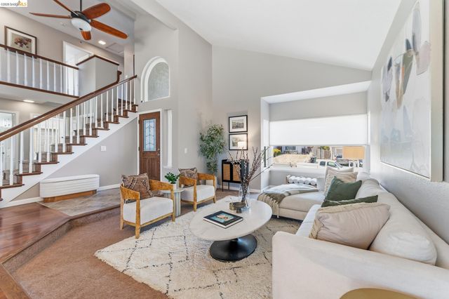 2137 Pheasant Dr, Hercules, CA 94547
