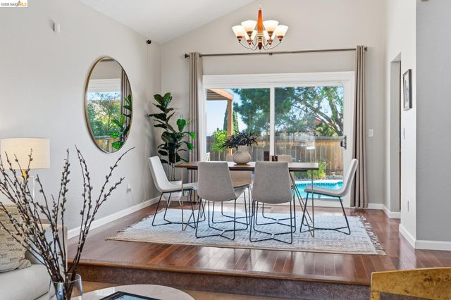 2137 Pheasant Dr, Hercules, CA 94547