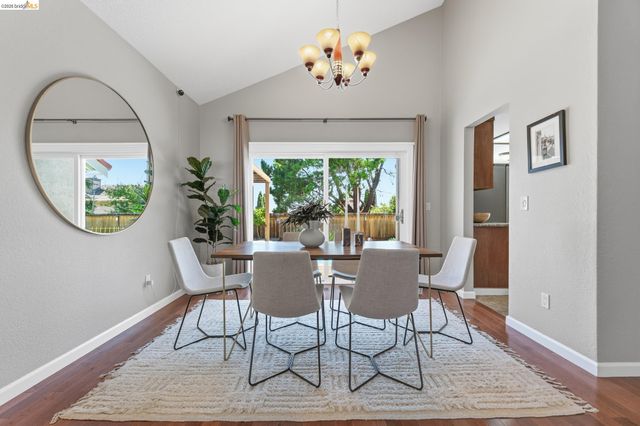 2137 Pheasant Dr, Hercules, CA 94547