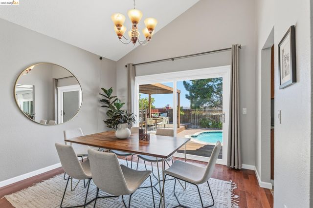 2137 Pheasant Dr, Hercules, CA 94547