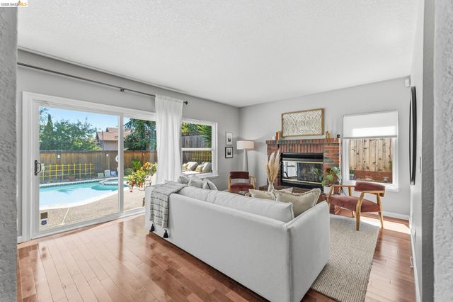 2137 Pheasant Dr, Hercules, CA 94547