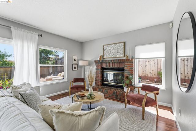 2137 Pheasant Dr, Hercules, CA 94547