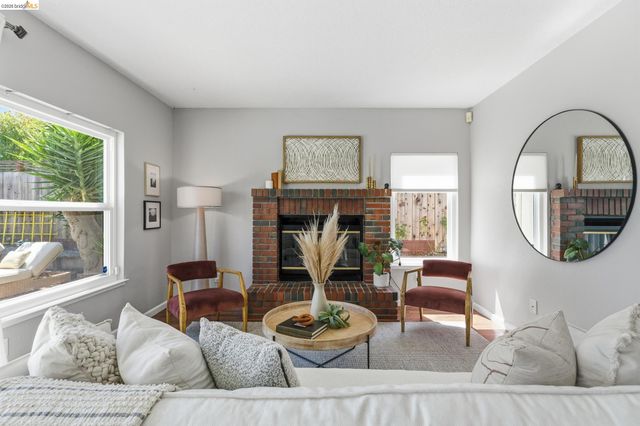 2137 Pheasant Dr, Hercules, CA 94547