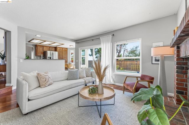 2137 Pheasant Dr, Hercules, CA 94547