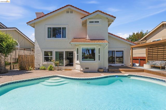 2137 Pheasant Dr, Hercules, CA 94547