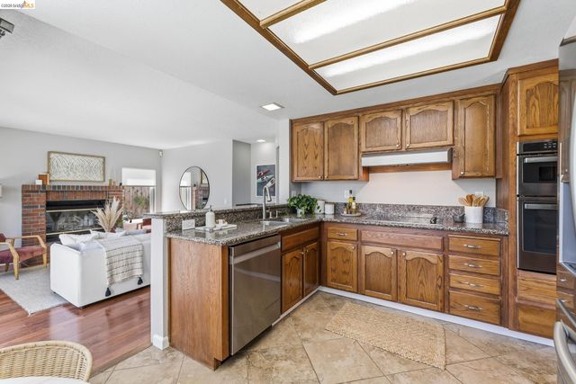 2137 Pheasant Dr, Hercules, CA 94547