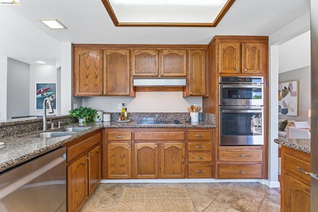 2137 Pheasant Dr, Hercules, CA 94547