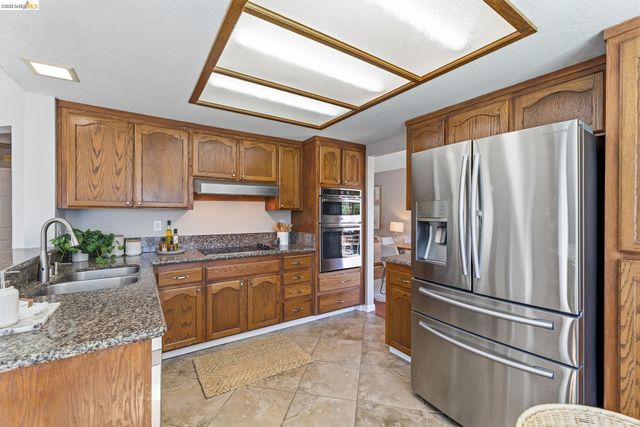2137 Pheasant Dr, Hercules, CA 94547