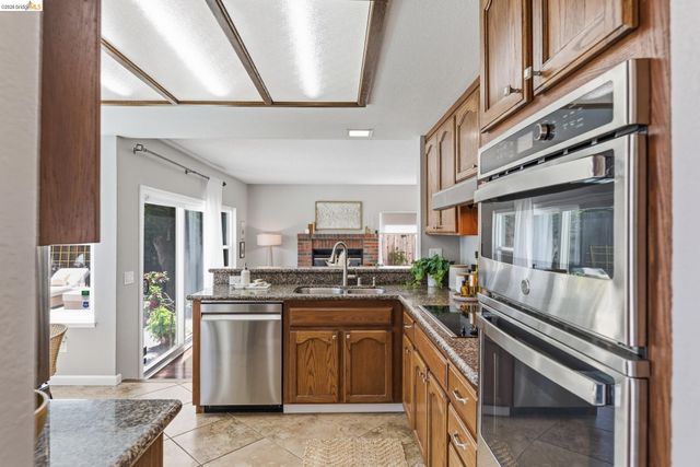 2137 Pheasant Dr, Hercules, CA 94547