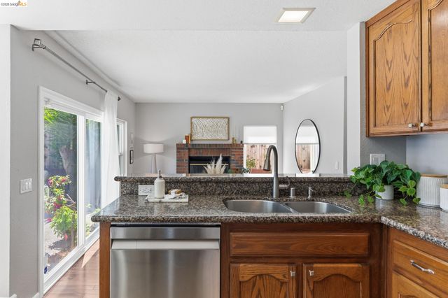 2137 Pheasant Dr, Hercules, CA 94547