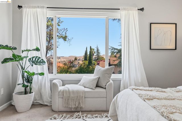 2137 Pheasant Dr, Hercules, CA 94547