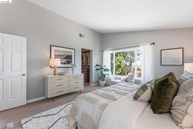 2137 Pheasant Dr, Hercules, CA 94547