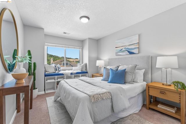 2137 Pheasant Dr, Hercules, CA 94547