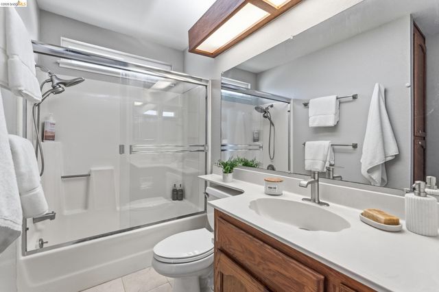 2137 Pheasant Dr, Hercules, CA 94547