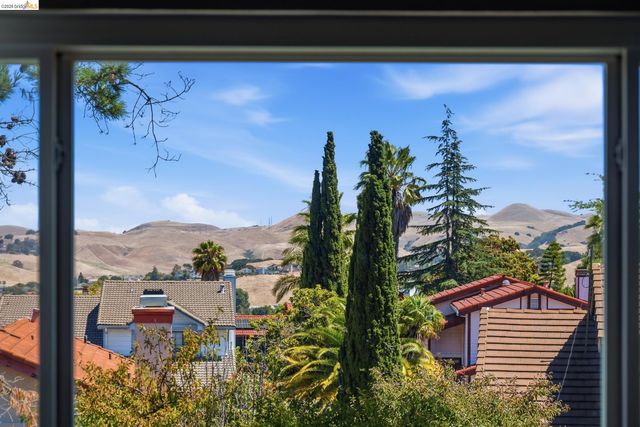 2137 Pheasant Dr, Hercules, CA 94547