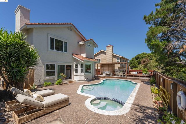 2137 Pheasant Dr, Hercules, CA 94547